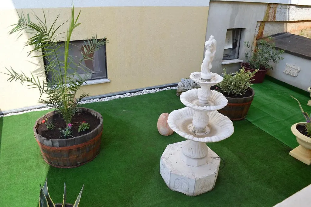 Apartments Lussy プーラ