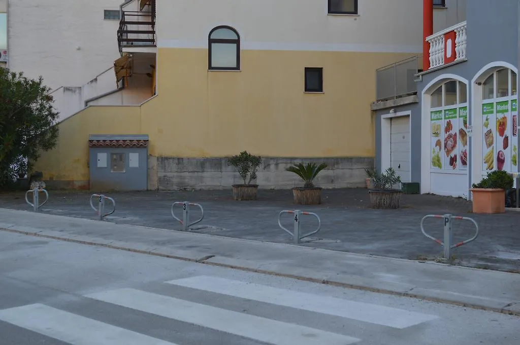 Apartments Lussy プーラ クロアチア