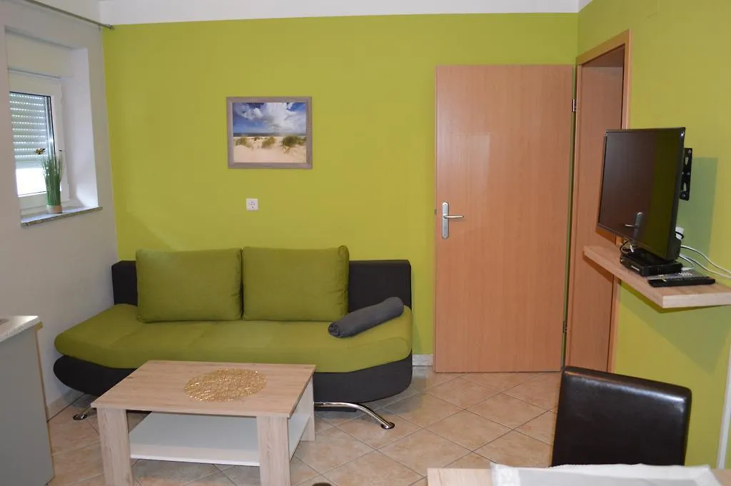 Apartments Lussy プーラ