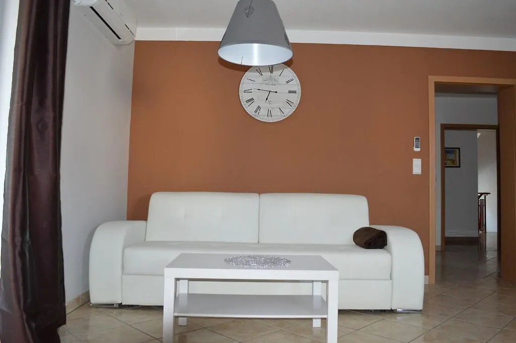 Apartments Lussy プーラ
