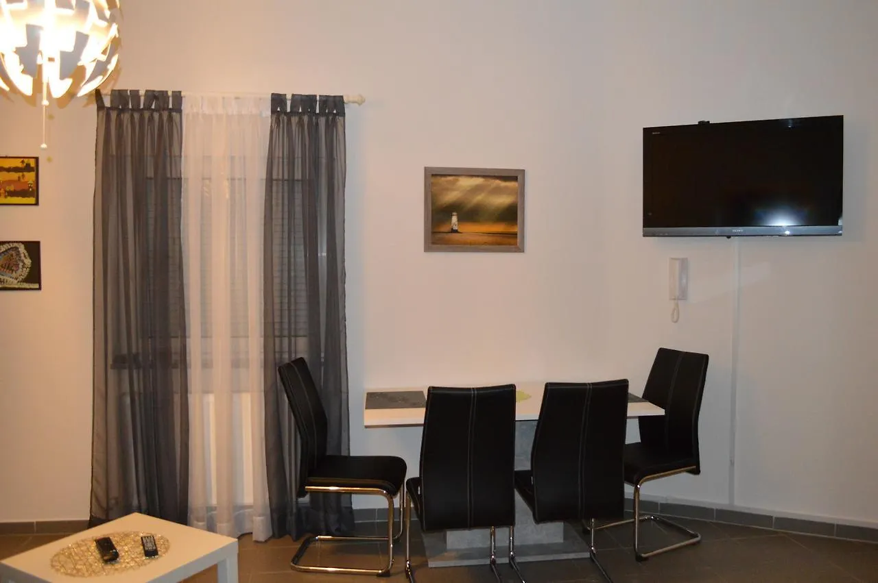 Apartments Lussy プーラ